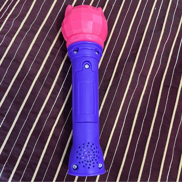 DreamWorks Gabby's Dollhouse Toy Microphone for Kids Musical Toy for Girls - Picture 7 of 9